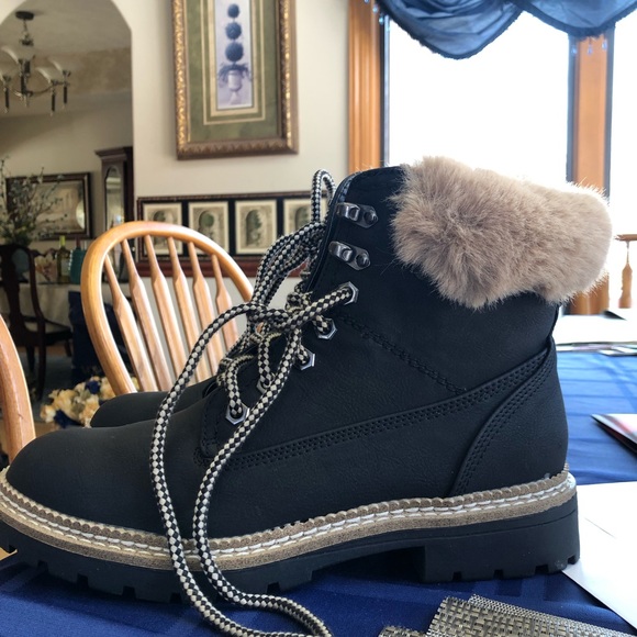NWT Steve Madden Boots Size 7.5 - Picture 1 of 6